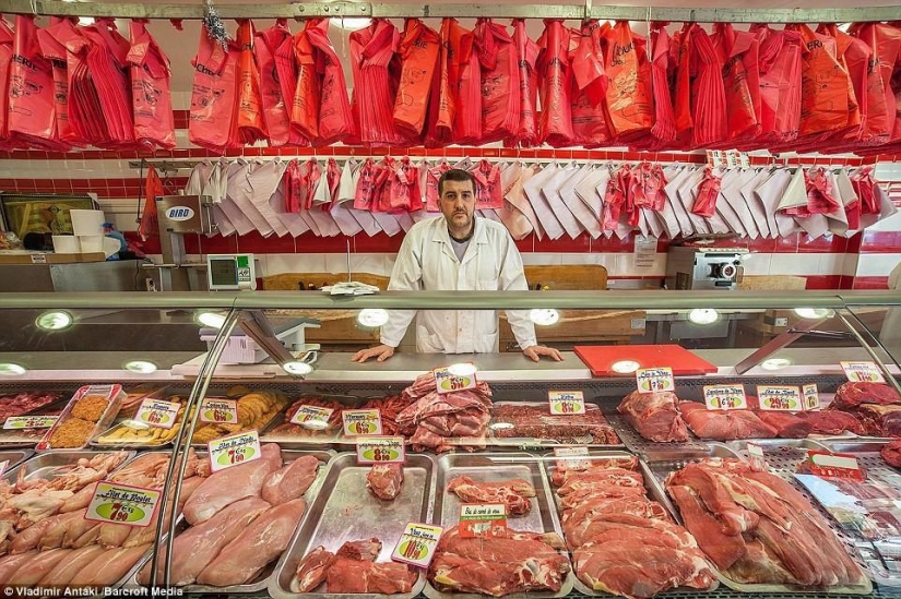 Canadian photographer Vladimir Antaki studies the mysterious life of shopkeepers