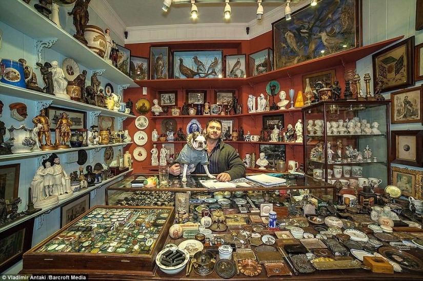 Canadian photographer Vladimir Antaki studies the mysterious life of shopkeepers