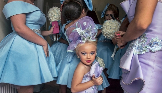Caravan: La vida secreta de los gitanos irlandeses en las conmovedoras fotografías de Joseph Philip Bevillard