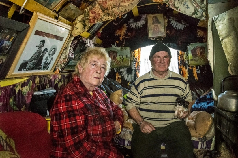 Caravan: The Secret Life of Irish Gypsies in Joseph Philip Bevillard's poignant photographs Caravan: The Secret Life of Irish Gypsies in Joseph Philip Bevillard's poignant photographs