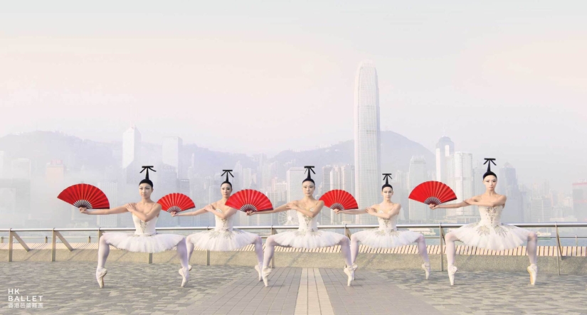 Carteles promocionales que muestran bailarines de Hong Kong desafiando la gravedad
