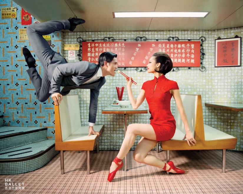 Carteles promocionales que muestran bailarines de Hong Kong desafiando la gravedad