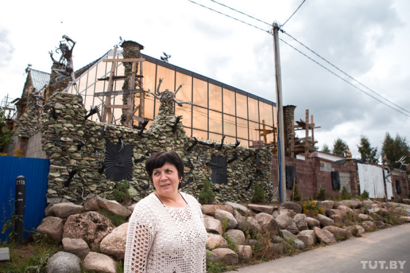 Casa gótica con demonios aterroriza a los residentes de la aldea bielorrusa