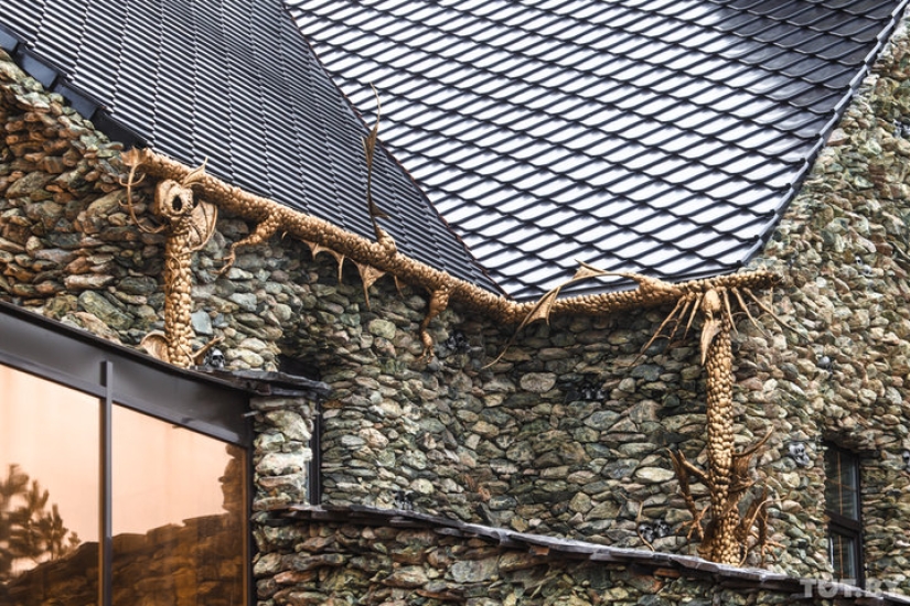 Casa gótica con demonios aterroriza a los residentes de la aldea bielorrusa