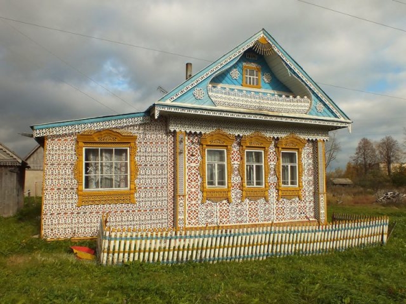 Casas de cuento de hadas en pueblos rusos