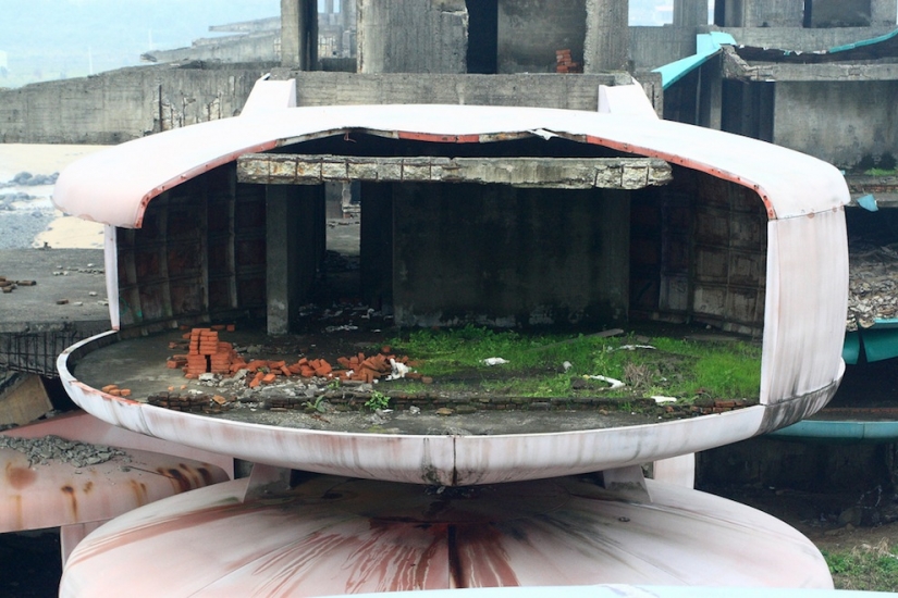 Casas de OVNIS en Taiwán: Una ciudad fantasma futurista abandonada Casas de OVNIS en Taiwán: Una ciudad fantasma futurista abandonada