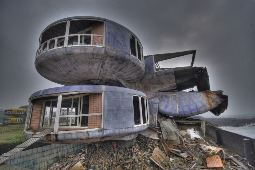 Casas de OVNIS en Taiwán: Una ciudad fantasma futurista abandonada Casas de OVNIS en Taiwán: Una ciudad fantasma futurista abandonada