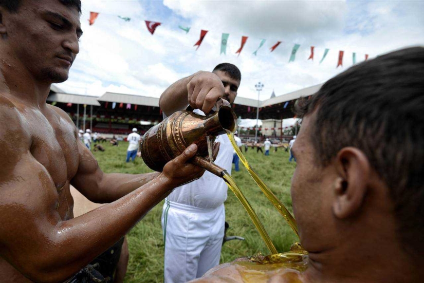 Catch the enemy by the balls: kirkpinar, Turkish national sport Catch the enemy by the balls: kirkpinar, Turkish national sport