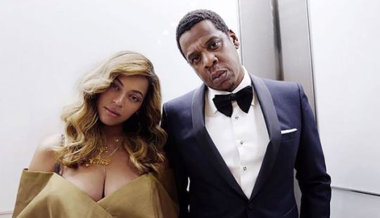 Celebridades atrapados haciendo trampa