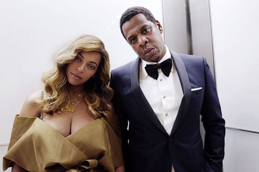 Celebrities caught cheating Celebrities caught cheating