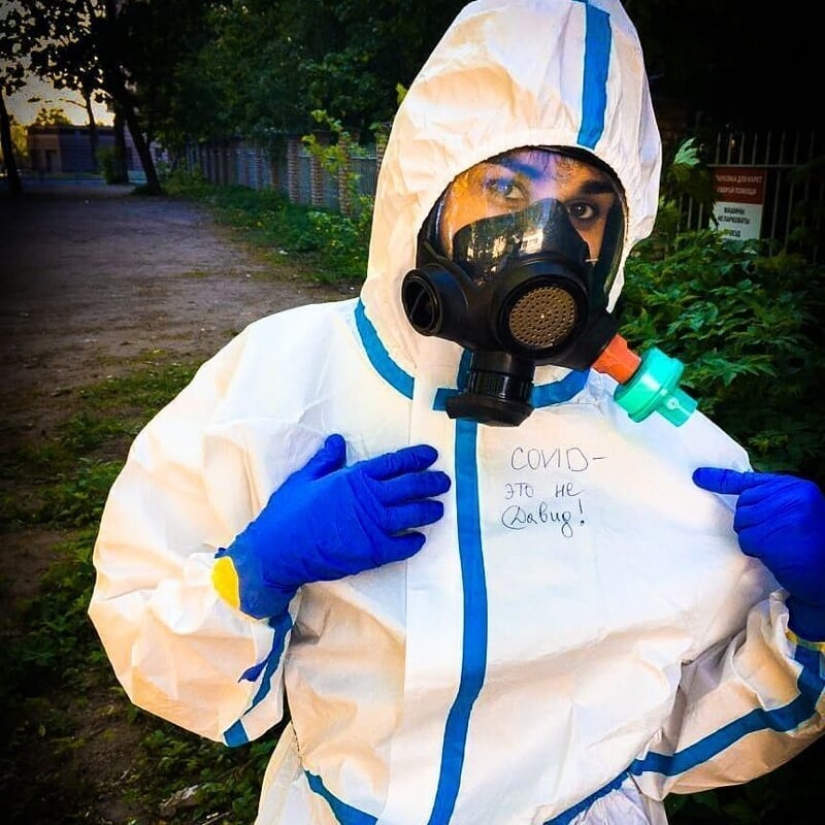 Charming emergency doctors who fight COVID-19 every day