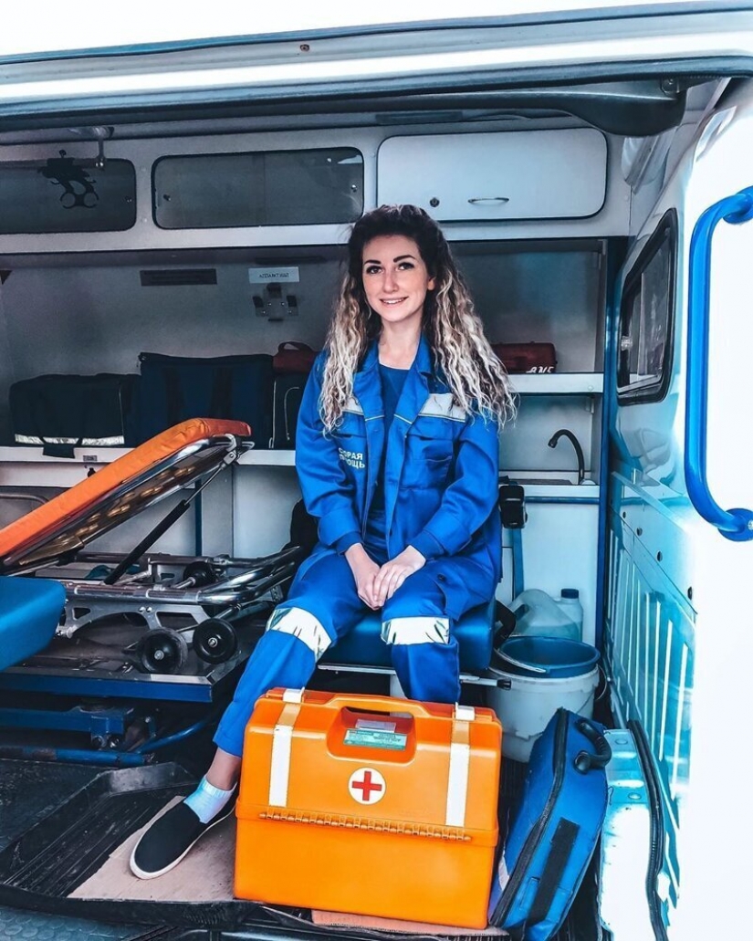 Charming emergency doctors who fight COVID-19 every day