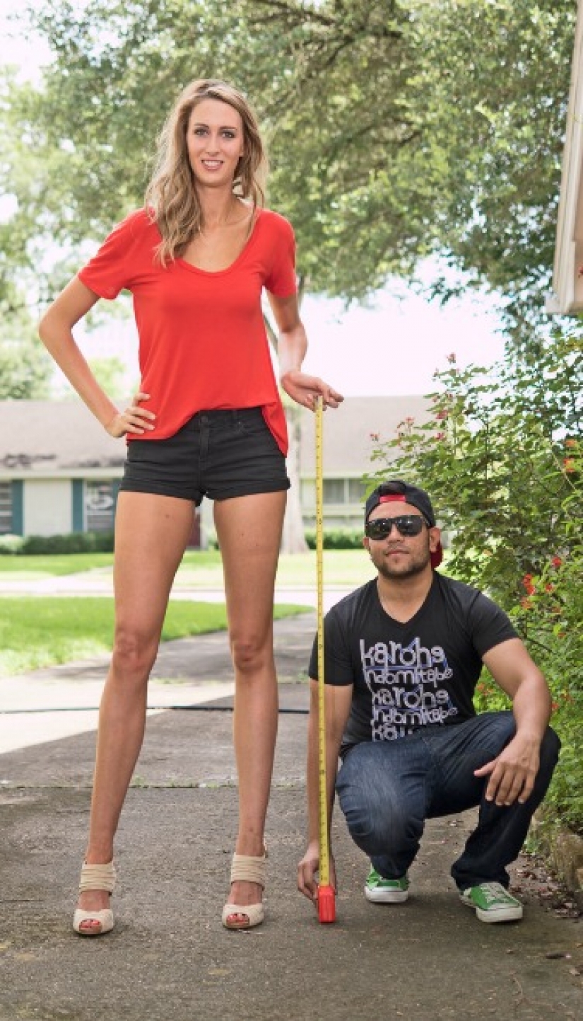 Chica con piernas increíblemente largas