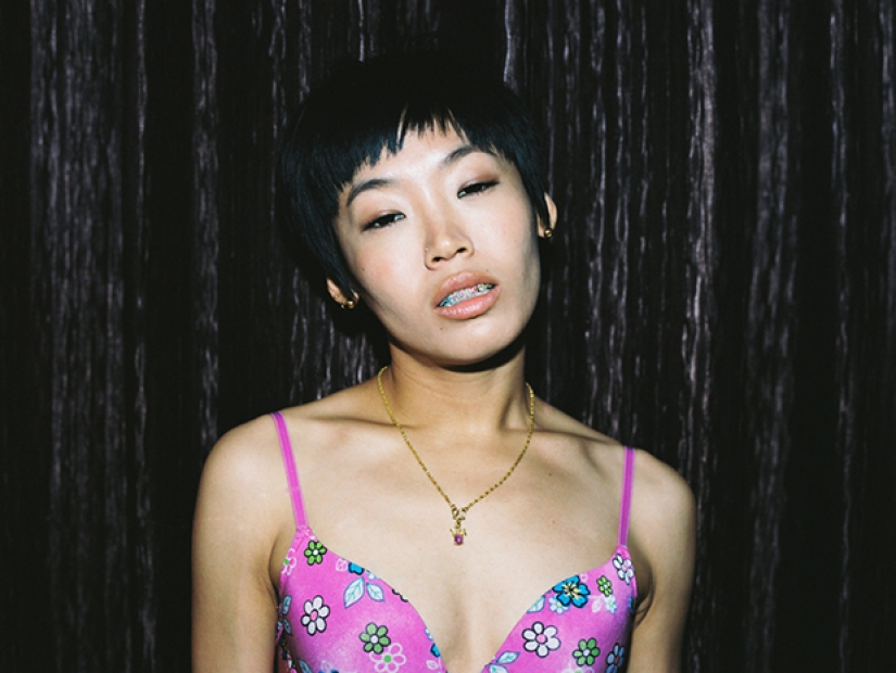 Chicas chinas en desarmando y fotos sinceras por el fotógrafo Luo Yang