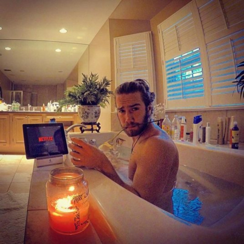 Chicos parodian a chicas en Instagram