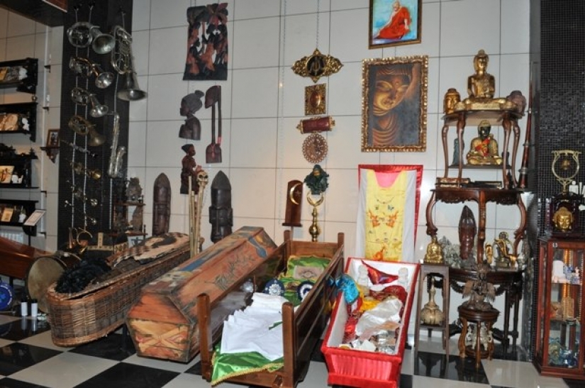 Children's Playground, a zoo, a pleasure coach, and other entertainment Novosibirsk crematorium