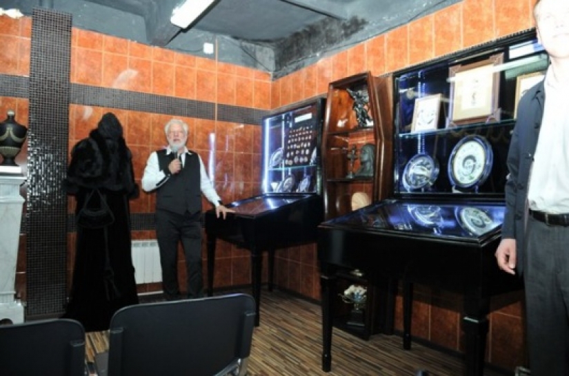 Children's Playground, a zoo, a pleasure coach, and other entertainment Novosibirsk crematorium
