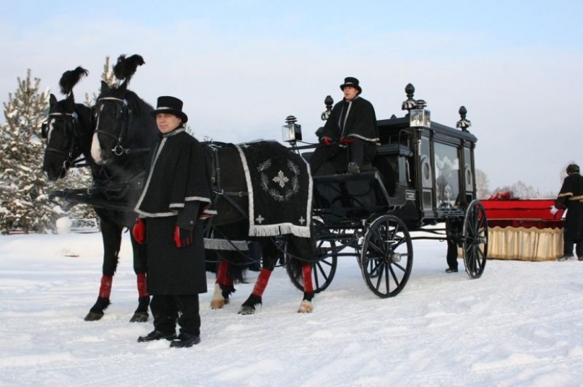 Children's Playground, a zoo, a pleasure coach, and other entertainment Novosibirsk crematorium