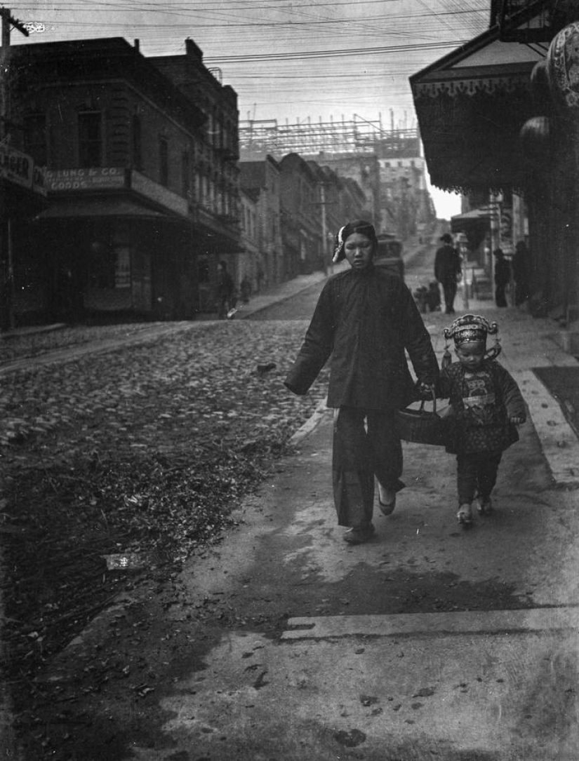 Chinatown in San Francisco before the 1906 earthquake Chinatown in San Francisco before the 1906 earthquake