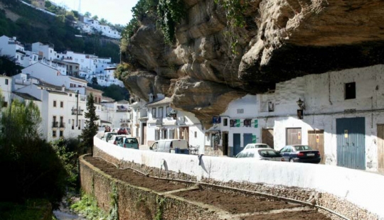 Ciudad maravillosa en una roca: Setenil de Las Bodegas
