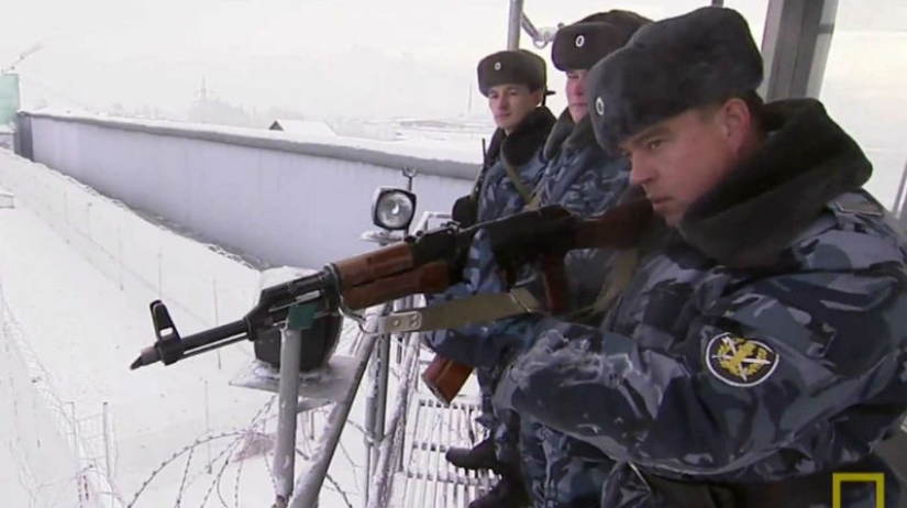 Cómo funciona una de las prisiones más duras de Rusia, el Delfín Negro