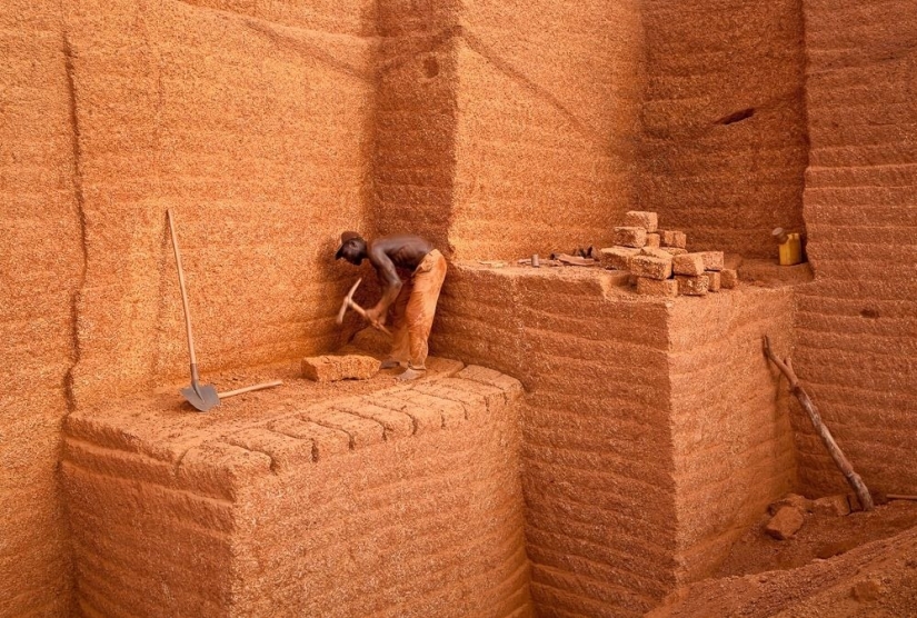 Cómo se extrae el ladrillo en Karaba, Burkina Faso Cómo se extrae el ladrillo en Karaba, Burkina Faso