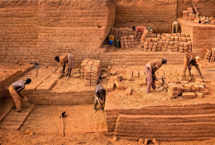 Cómo se extrae el ladrillo en Karaba, Burkina Faso Cómo se extrae el ladrillo en Karaba, Burkina Faso