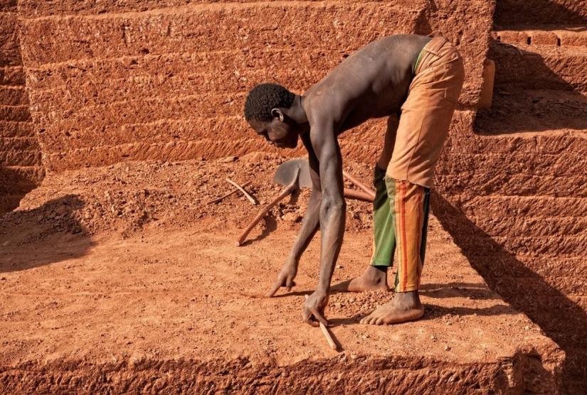 Cómo se extrae el ladrillo en Karaba, Burkina Faso Cómo se extrae el ladrillo en Karaba, Burkina Faso