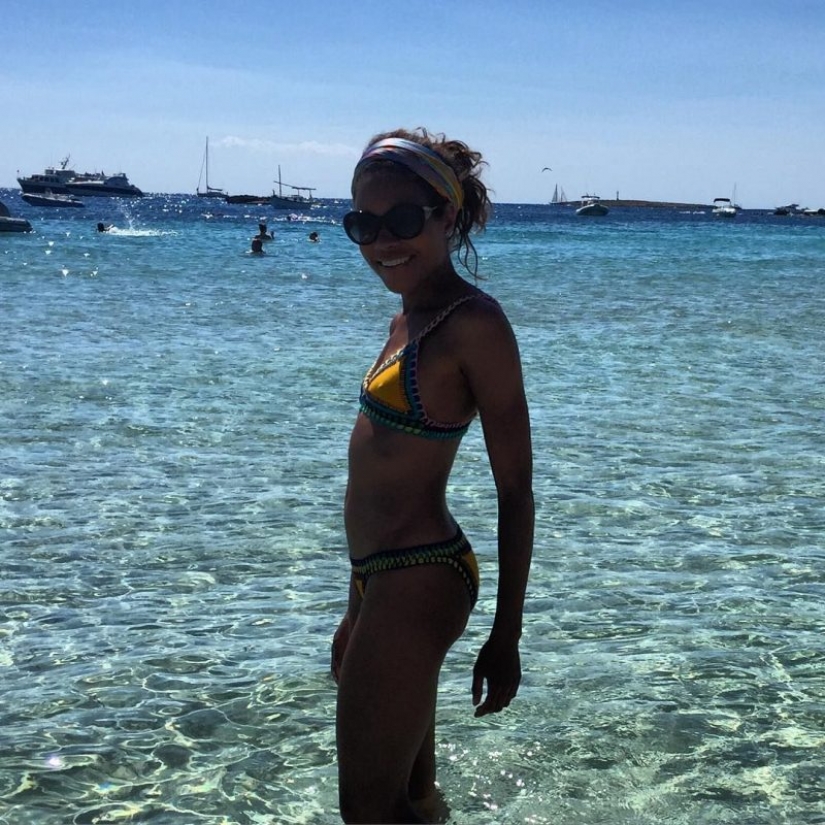 Cómo se ve una chica de James Bond en la nueva película "No es hora de morir"