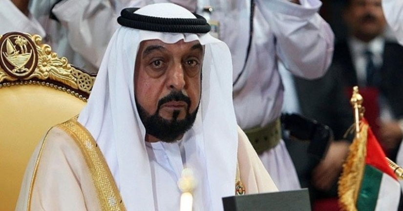 Cómo vive el monarca de los Emiratos Árabes Unidos, que puede comprar una mansión para pasar la noche Cómo vive el monarca de los Emiratos Árabes Unidos, que puede comprar una mansión para pasar la noche