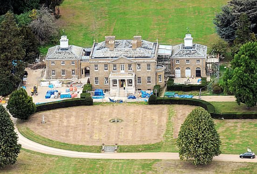 Cómo vive el monarca de los Emiratos Árabes Unidos, que puede comprar una mansión para pasar la noche Cómo vive el monarca de los Emiratos Árabes Unidos, que puede comprar una mansión para pasar la noche