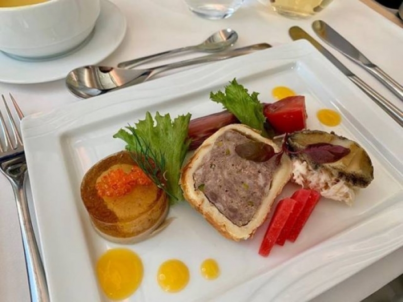 ¿Comida o comida? Cómo alimentar en clase business y clase economy de diferentes aerolíneas ¿Comida o comida? Cómo alimentar en clase business y clase economy de diferentes aerolíneas