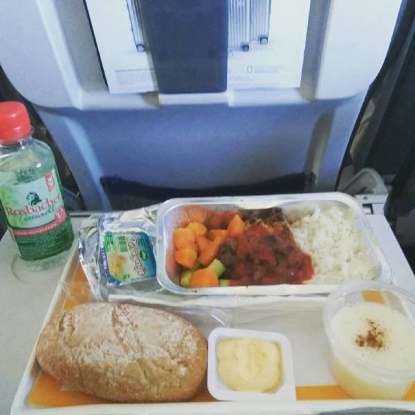 ¿Comida o comida? Cómo alimentar en clase business y clase economy de diferentes aerolíneas ¿Comida o comida? Cómo alimentar en clase business y clase economy de diferentes aerolíneas