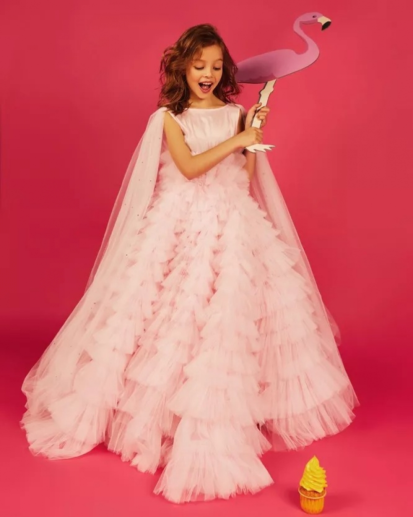 Como ahora parece ser el más famoso modelo de las niñas Como ahora parece ser el más famoso modelo de las niñas