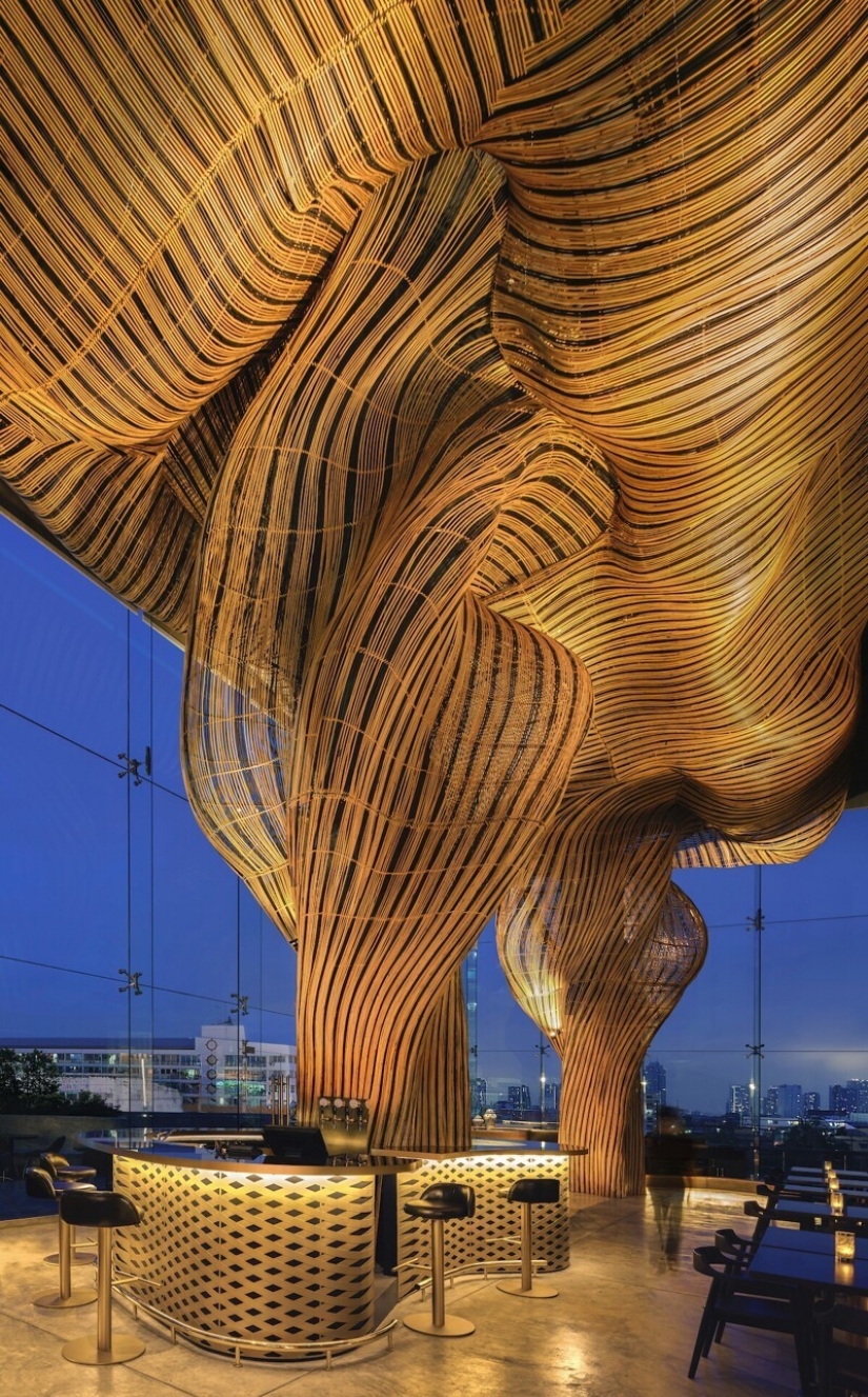 Como el restaurante en Bangkok, decorado con un gigante de las fuentes de cerveza Como el restaurante en Bangkok, decorado con un gigante de las fuentes de cerveza