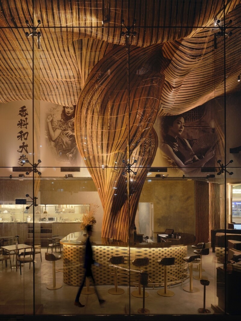Como el restaurante en Bangkok, decorado con un gigante de las fuentes de cerveza Como el restaurante en Bangkok, decorado con un gigante de las fuentes de cerveza
