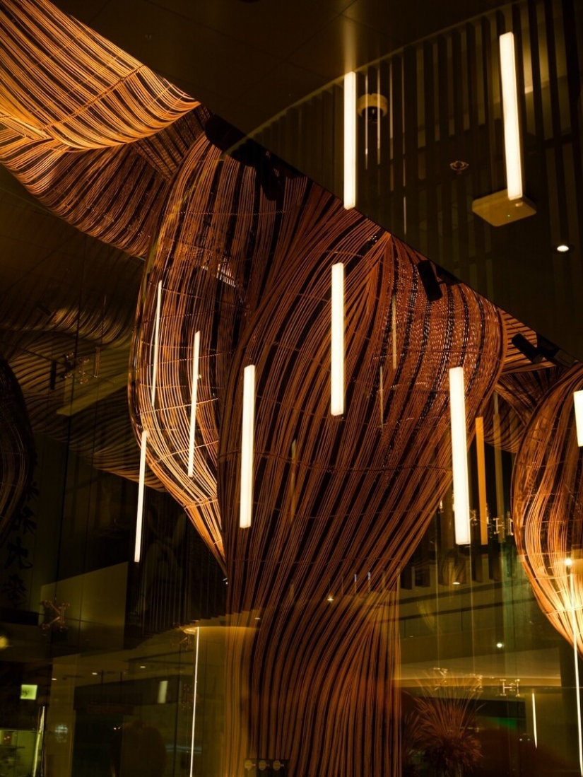 Como el restaurante en Bangkok, decorado con un gigante de las fuentes de cerveza Como el restaurante en Bangkok, decorado con un gigante de las fuentes de cerveza