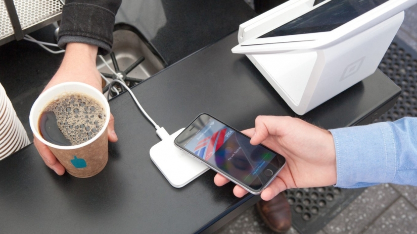 Como es más seguro pagar con tarjeta de crédito o smartphone?