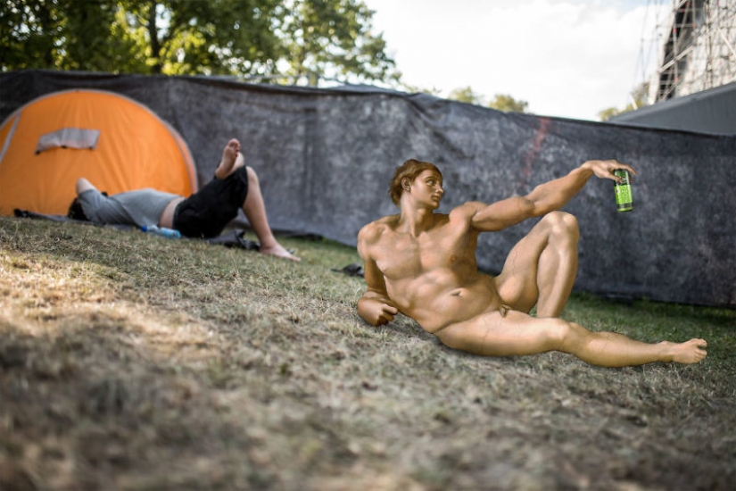 Como la Mona Lisa se utiliza para colgar en la Europea "Burning Man" Como la Mona Lisa se utiliza para colgar en la Europea "Burning Man"