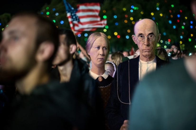 Como la Mona Lisa se utiliza para colgar en la Europea "Burning Man" Como la Mona Lisa se utiliza para colgar en la Europea "Burning Man"