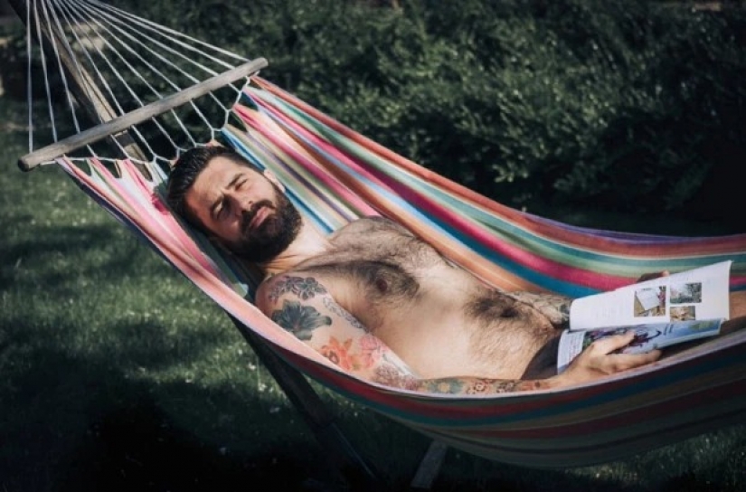 Completa unidad con la naturaleza, o por Qué la gente que trabaja en el jardín desnudo