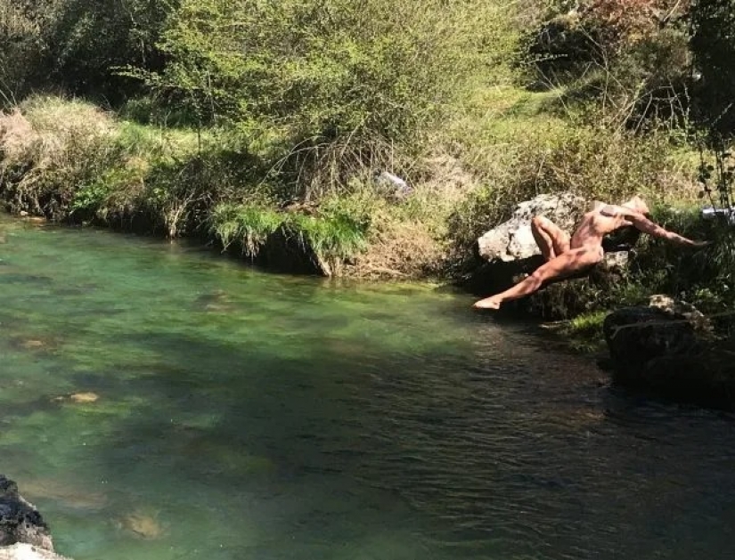 Completa unidad con la naturaleza, o por Qué la gente que trabaja en el jardín desnudo