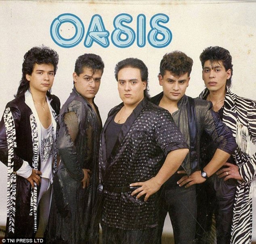 Completo Hola a partir de los 80: los pósters de grupos de música que nadie va a colgar en la pared