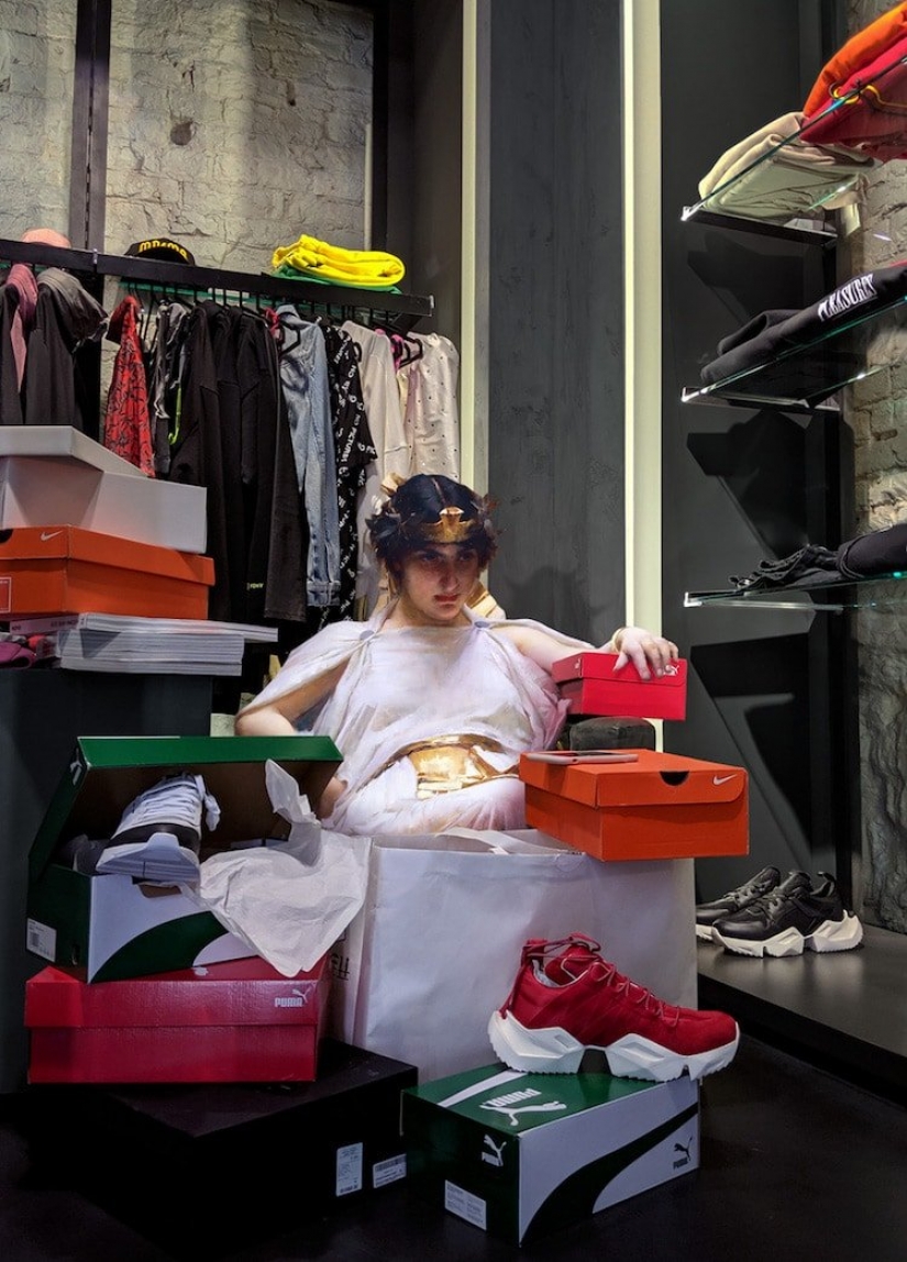 Con pinturas de pinturas clásicas en la vida moderna Con pinturas de pinturas clásicas en la vida moderna