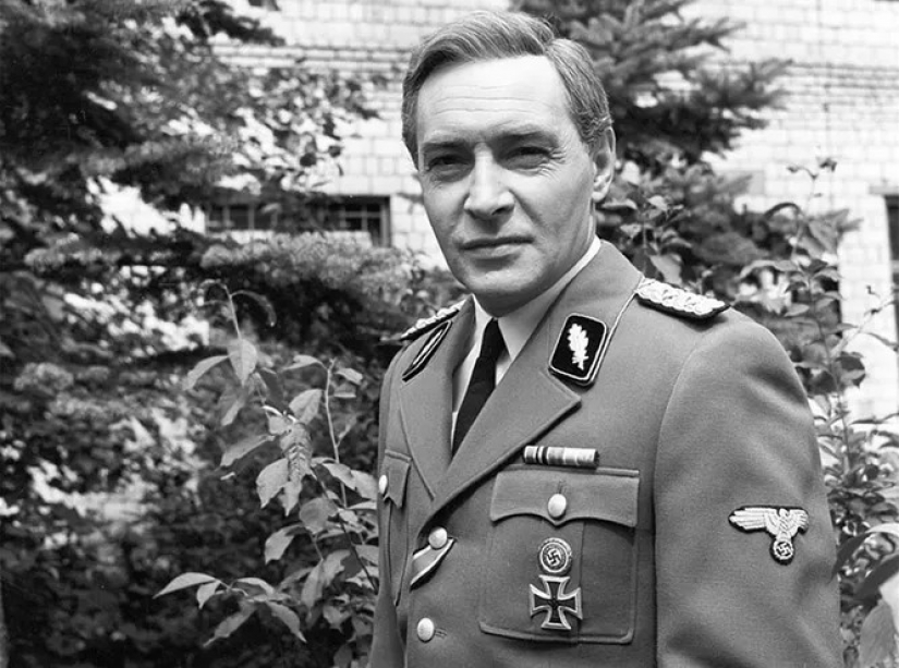 Coronel falso: Estrellas que "juegan a la guerra" pero no sirvieron en el ejército Coronel falso: Estrellas que "juegan a la guerra" pero no sirvieron en el ejército