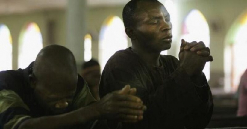 Corrupción en el oficio celestial: el pastor recolectó dinero de los feligreses para sobornar a los ángeles Corrupción en el oficio celestial: el pastor recolectó dinero de los feligreses para sobornar a los ángeles