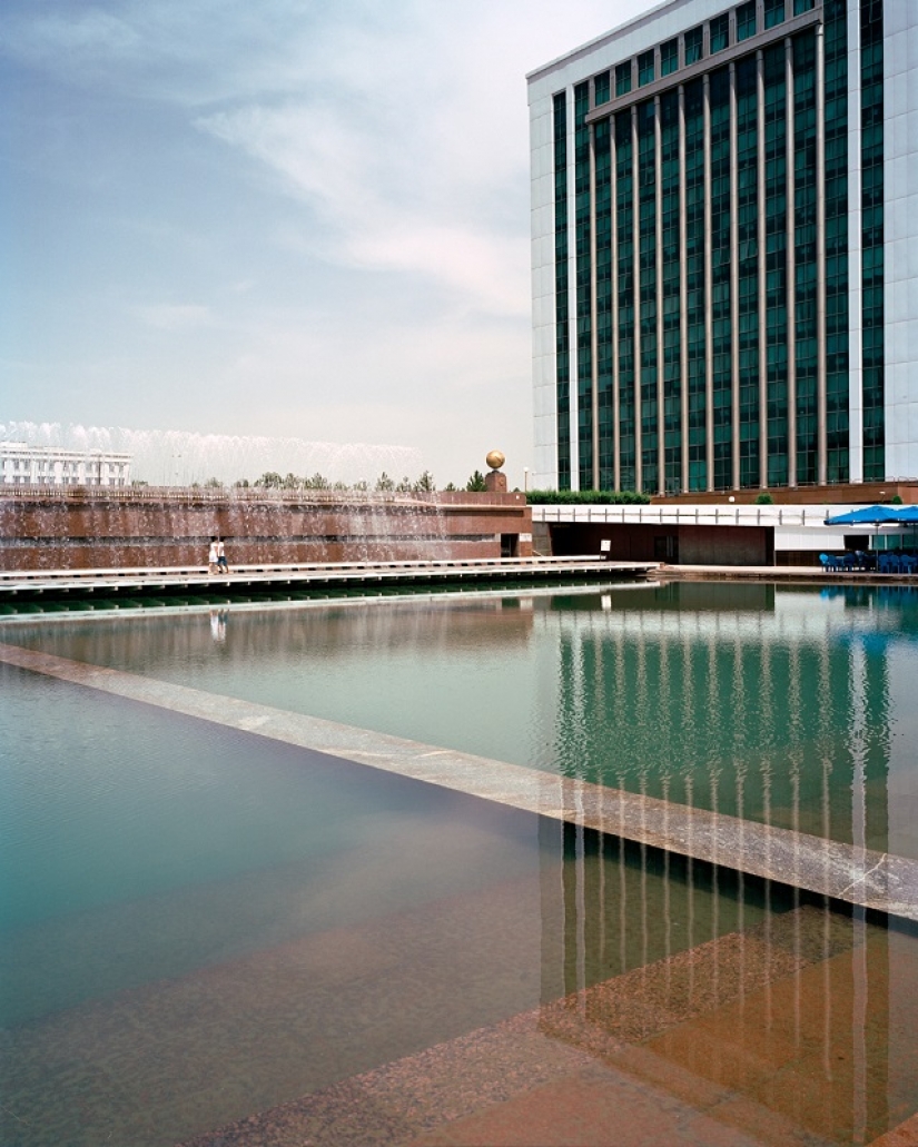 Cotton and wilderness: images of British photographer, a charmed Uzbekistan