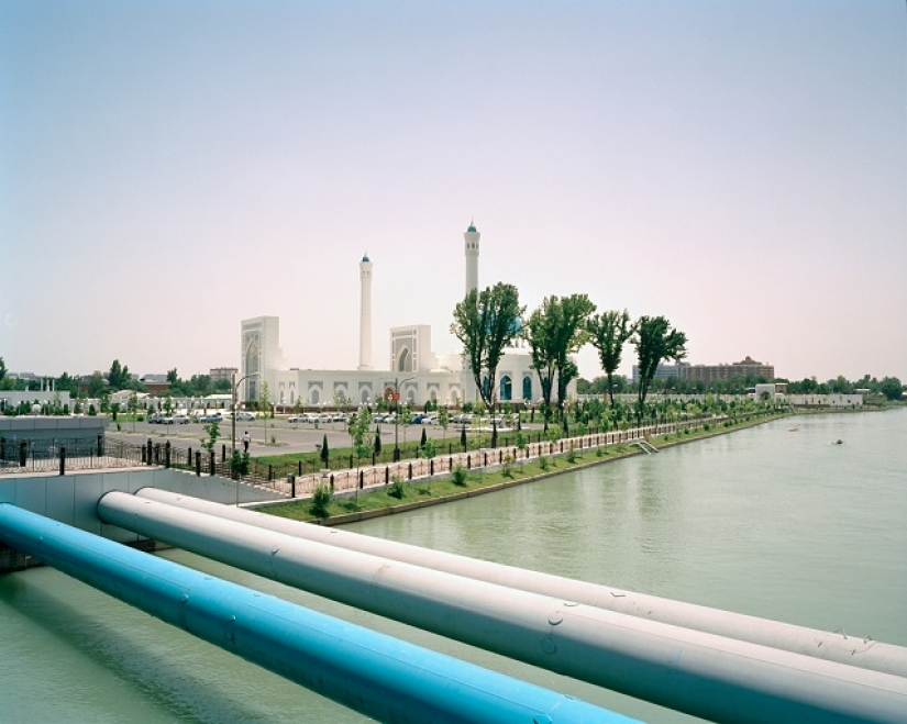 Cotton and wilderness: images of British photographer, a charmed Uzbekistan