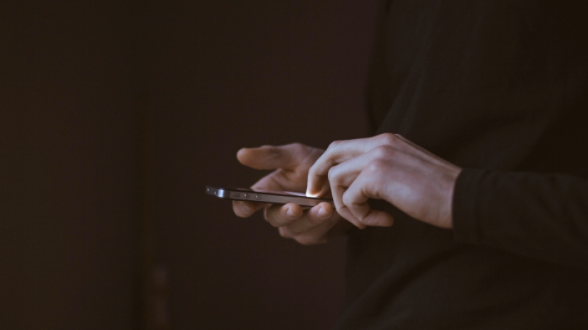 "Cover the phone's camera!": expert on IT security told me how watching us secret services