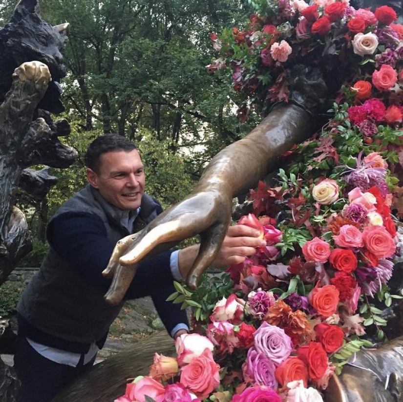 Crime or art? Someone is turning New York City trash cans into giant vases of flowers.